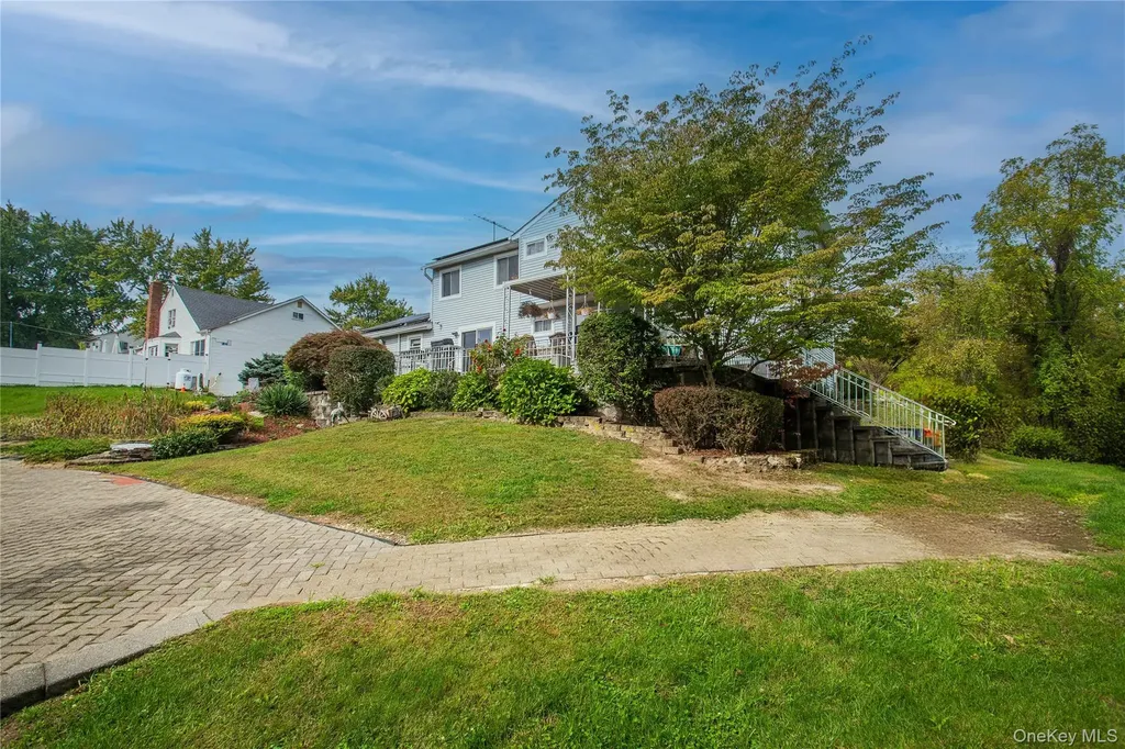 22 The Drive Westtown NY 10998