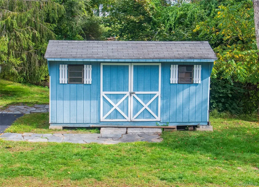 22 The Drive Westtown NY 10998