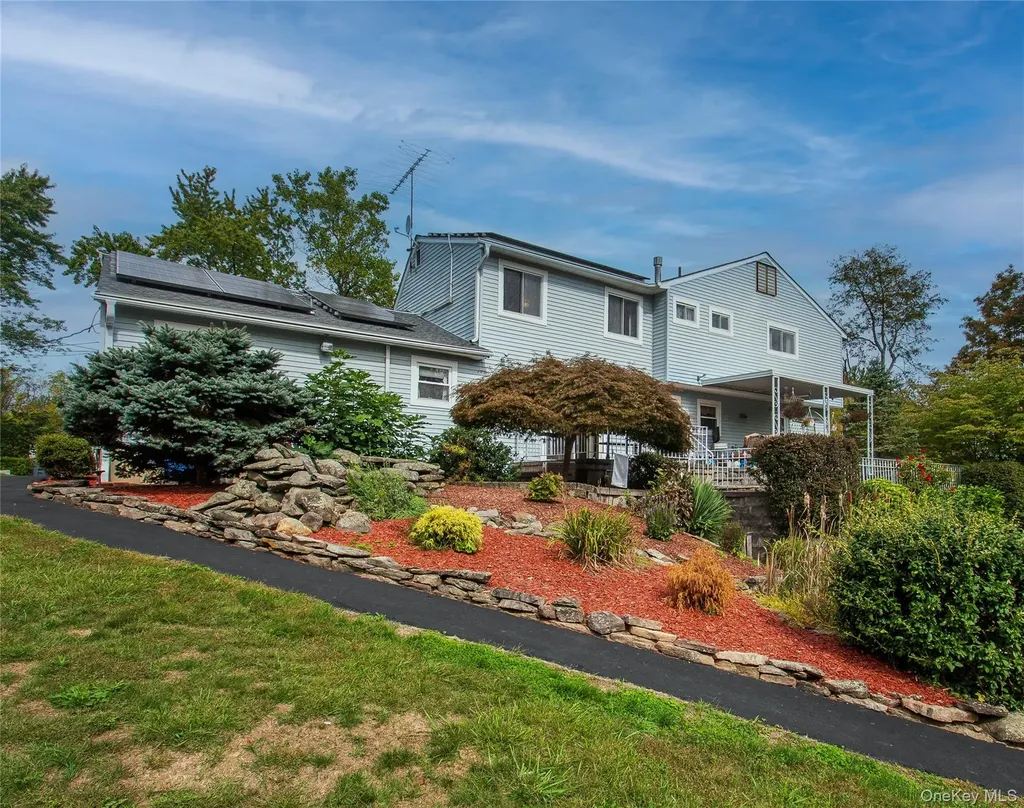 22 The Drive Westtown NY 10998