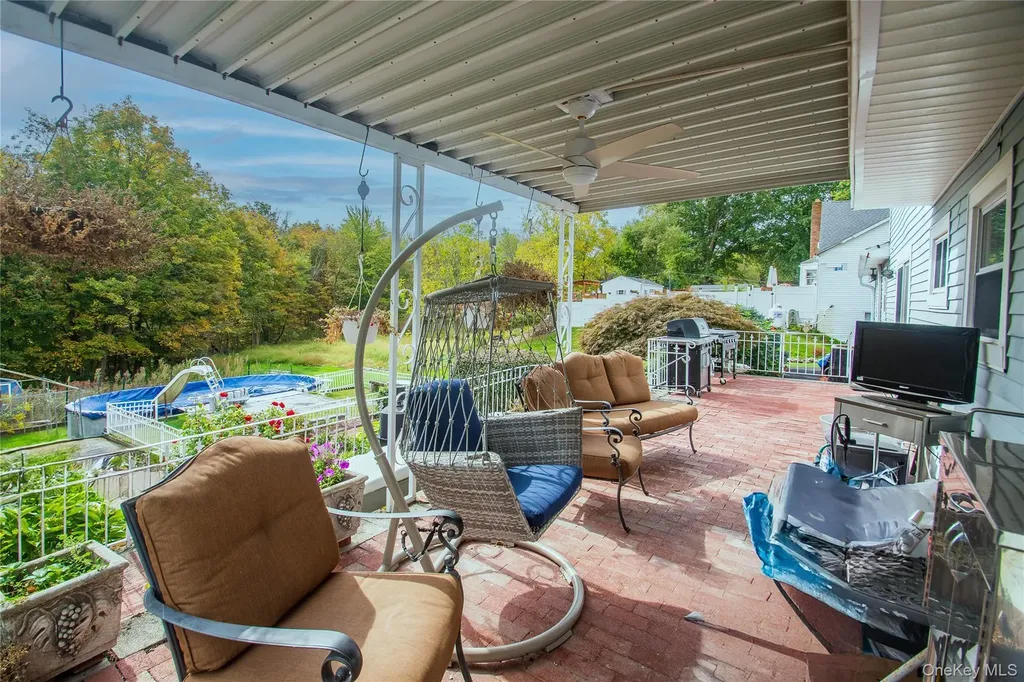22 The Drive Westtown NY 10998