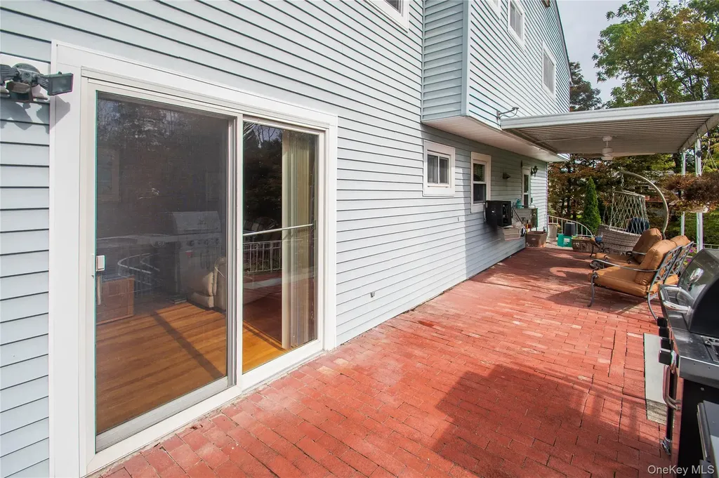 22 The Drive Westtown NY 10998