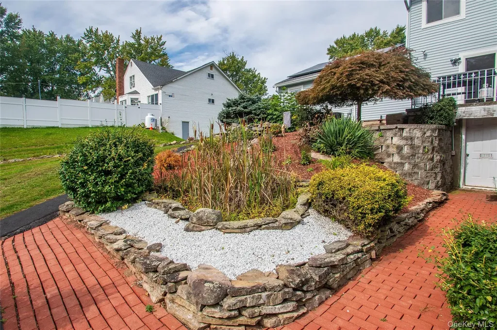 22 The Drive Westtown NY 10998
