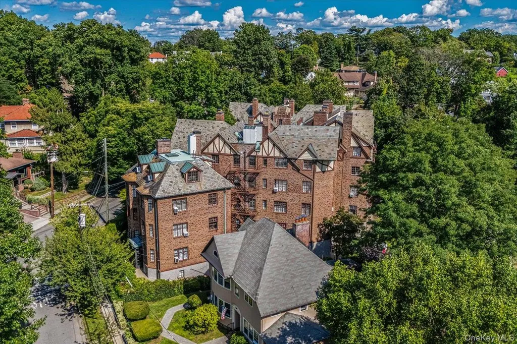 38-30 Douglaston Parkway Douglaston NY 11363