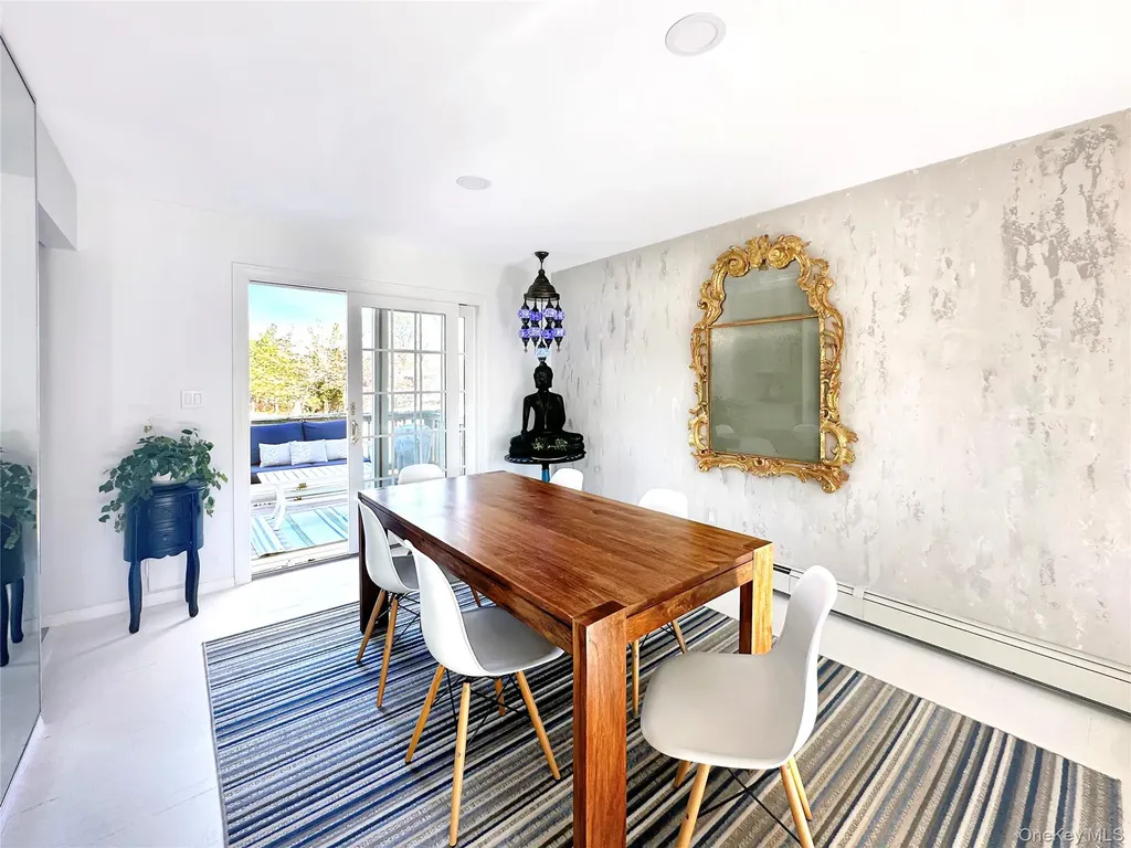 8 Westerly Court Hampton Bays NY 11946
