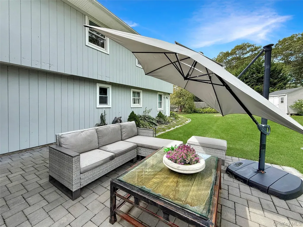 8 Westerly Court Hampton Bays NY 11946