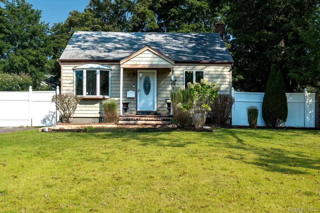 11 Mcgowan Lane Central Islip NY 11722