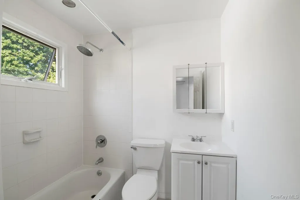 11 Mcgowan Lane Central Islip NY 11722