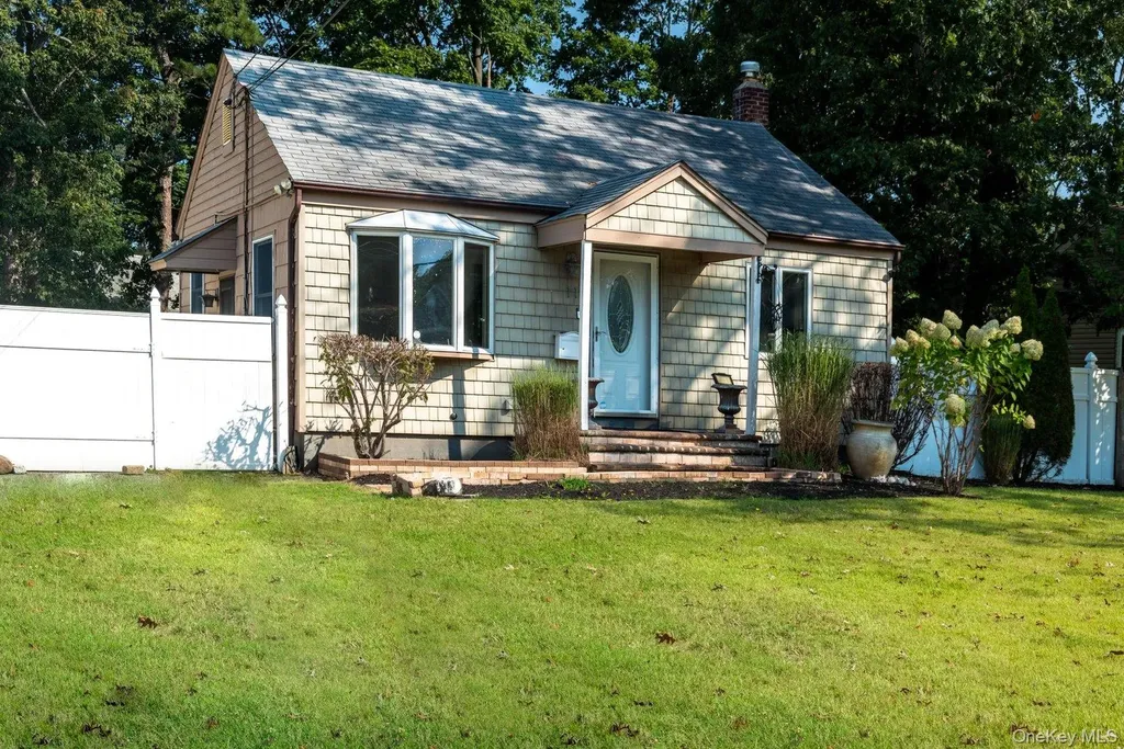 11 Mcgowan Lane Central Islip NY 11722