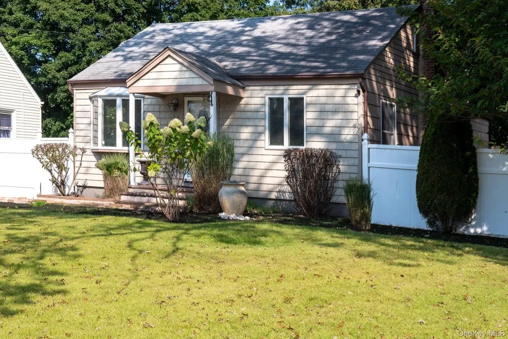 11 Mcgowan Lane Central Islip NY 11722