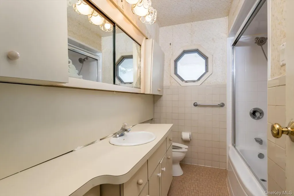37 Hunter Lane Hicksville NY 11801