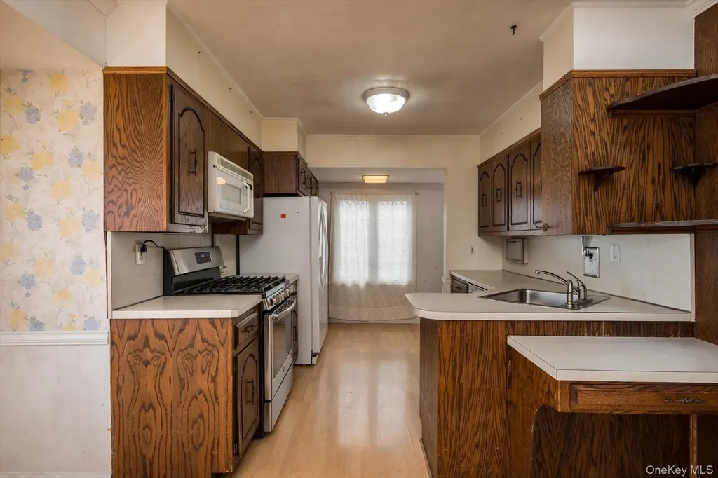 37 Hunter Lane Hicksville NY 11801