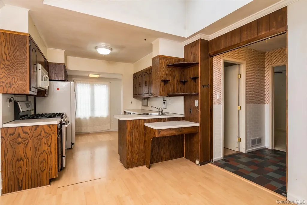37 Hunter Lane Hicksville NY 11801
