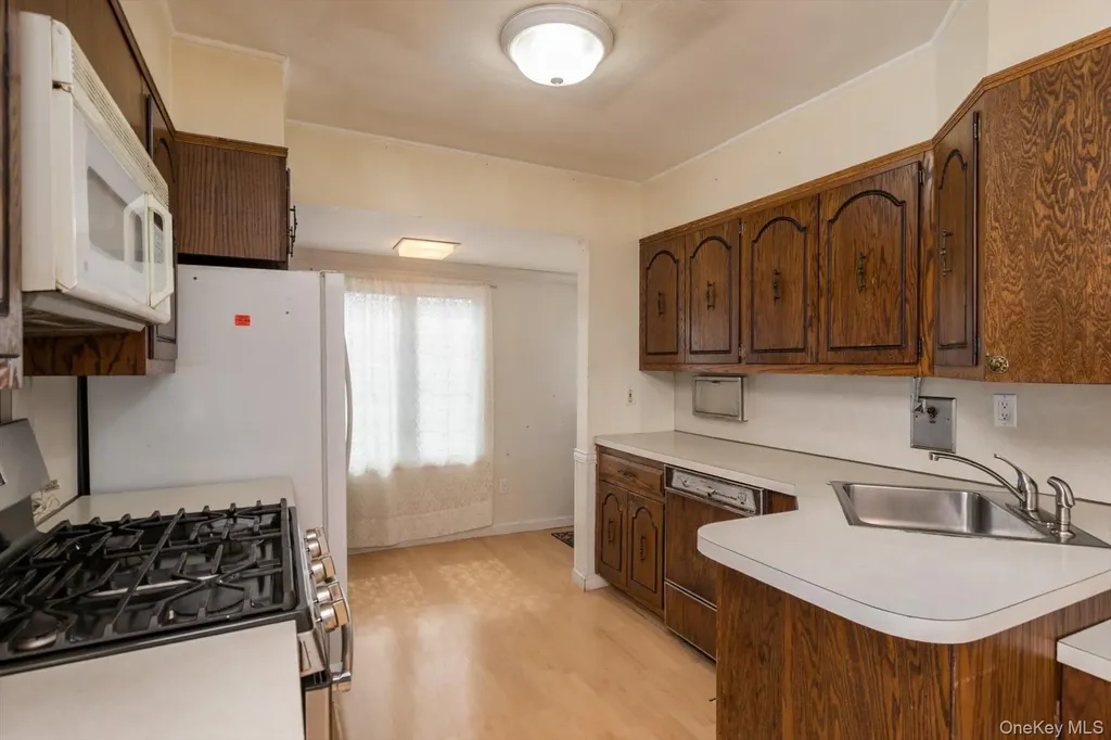 37 Hunter Lane Hicksville NY 11801