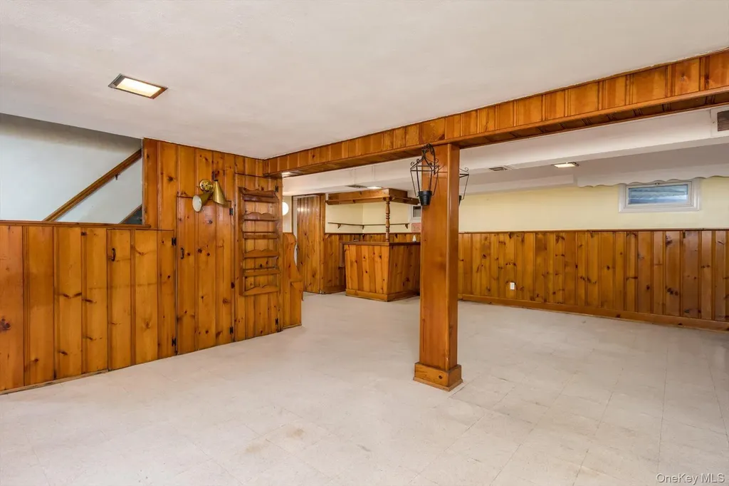 37 Hunter Lane Hicksville NY 11801