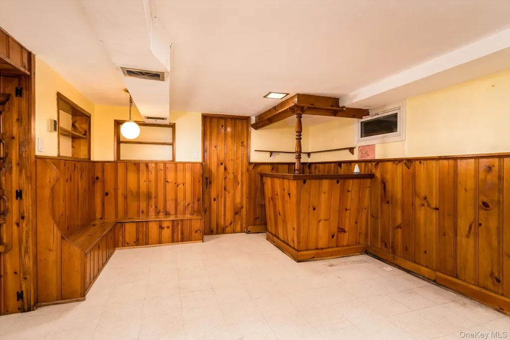 37 Hunter Lane Hicksville NY 11801