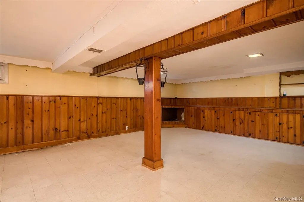 37 Hunter Lane Hicksville NY 11801