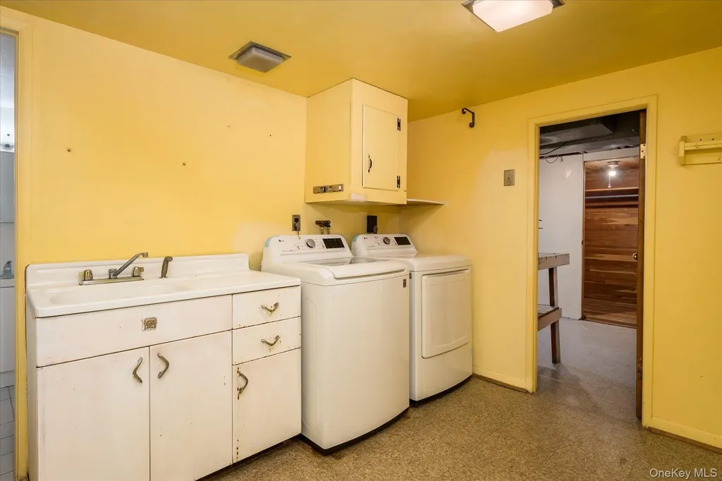 37 Hunter Lane Hicksville NY 11801