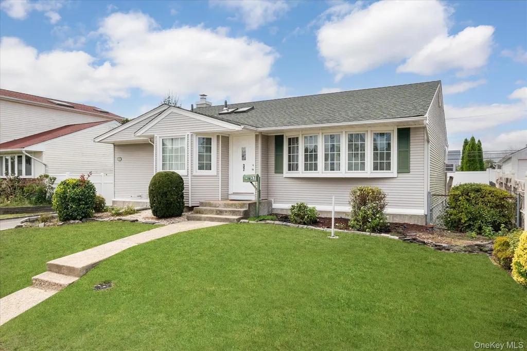 37 Hunter Lane Hicksville NY 11801