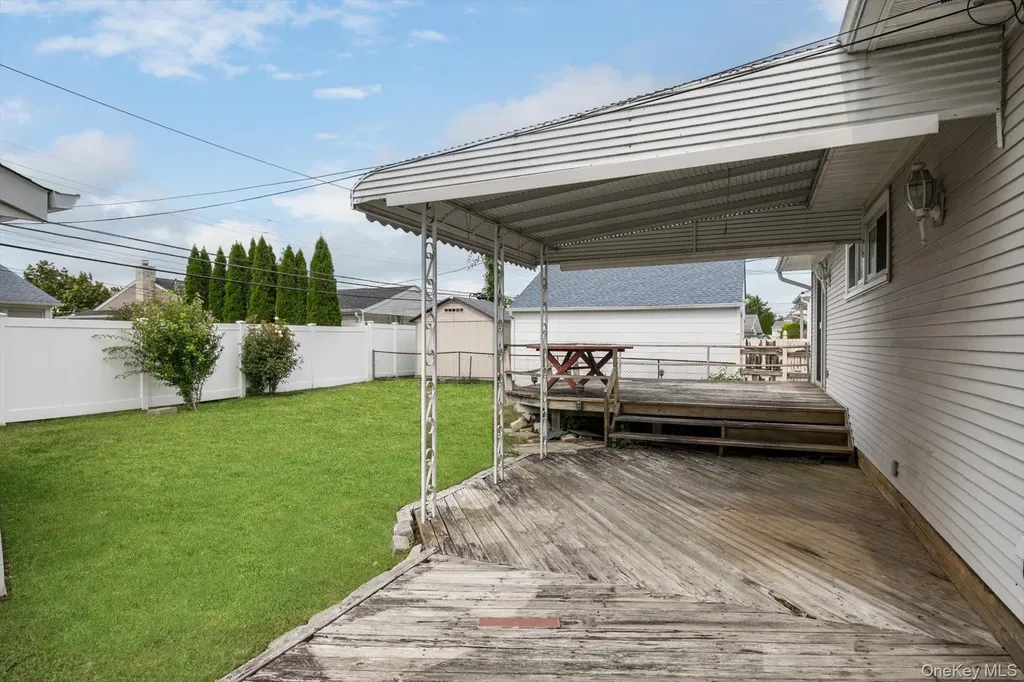37 Hunter Lane Hicksville NY 11801
