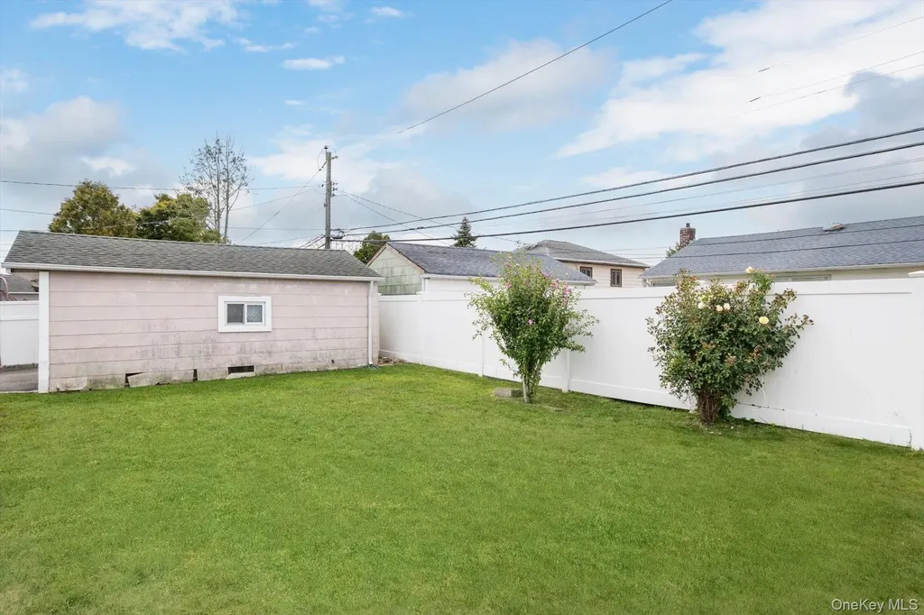 37 Hunter Lane Hicksville NY 11801
