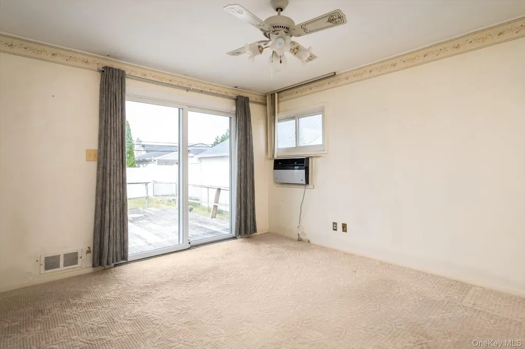 37 Hunter Lane Hicksville NY 11801