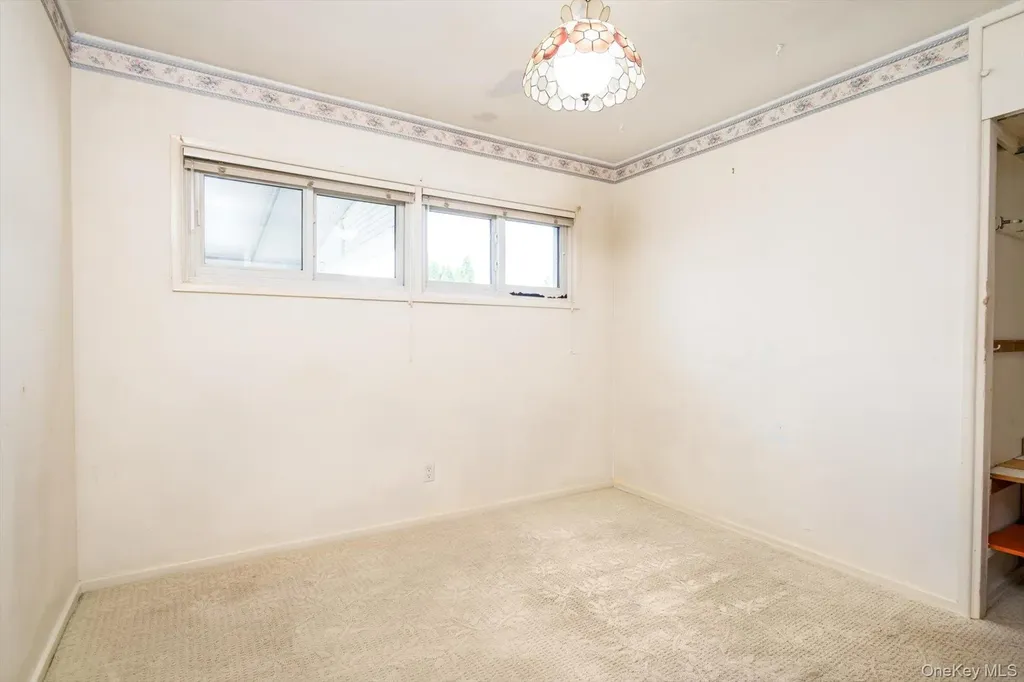 37 Hunter Lane Hicksville NY 11801
