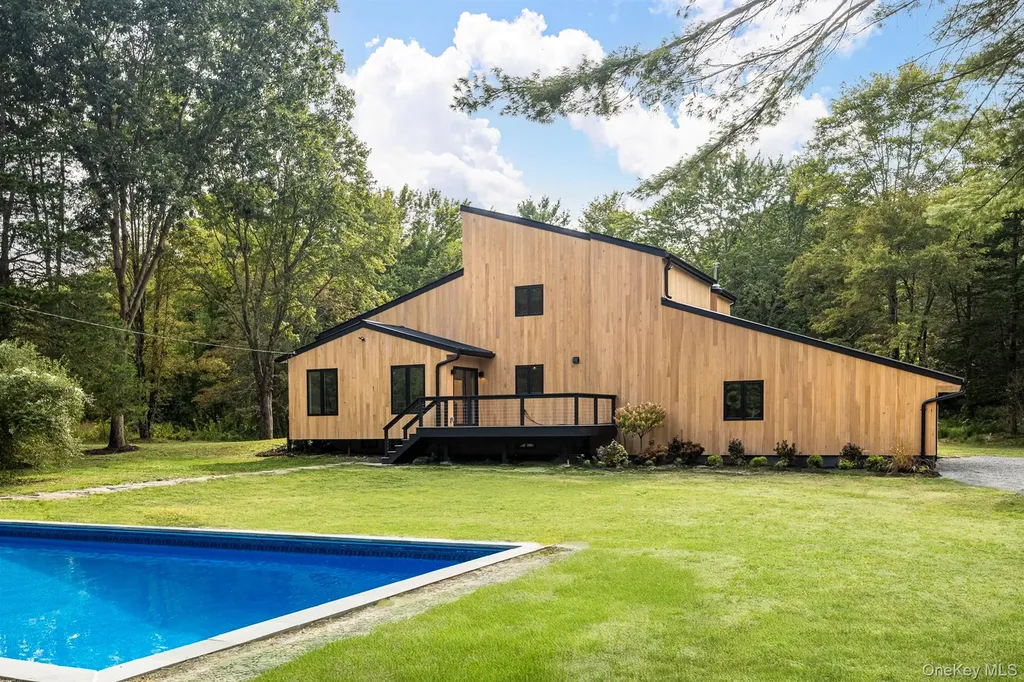 93 Clinton Corners Road Salt Point NY 12578