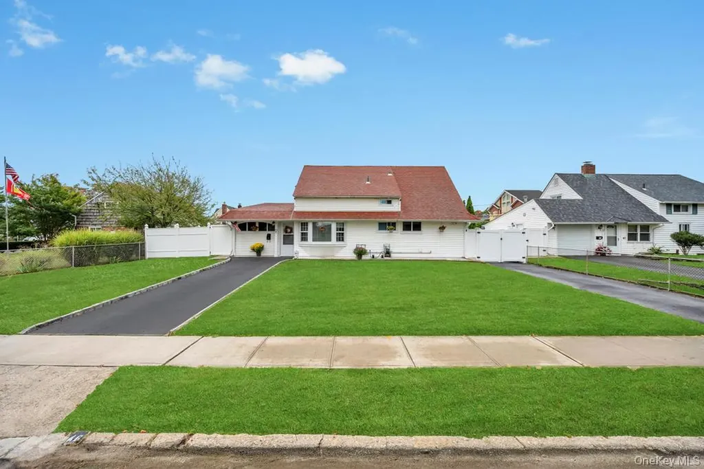 46 Hardy Lane Westbury NY 11590
