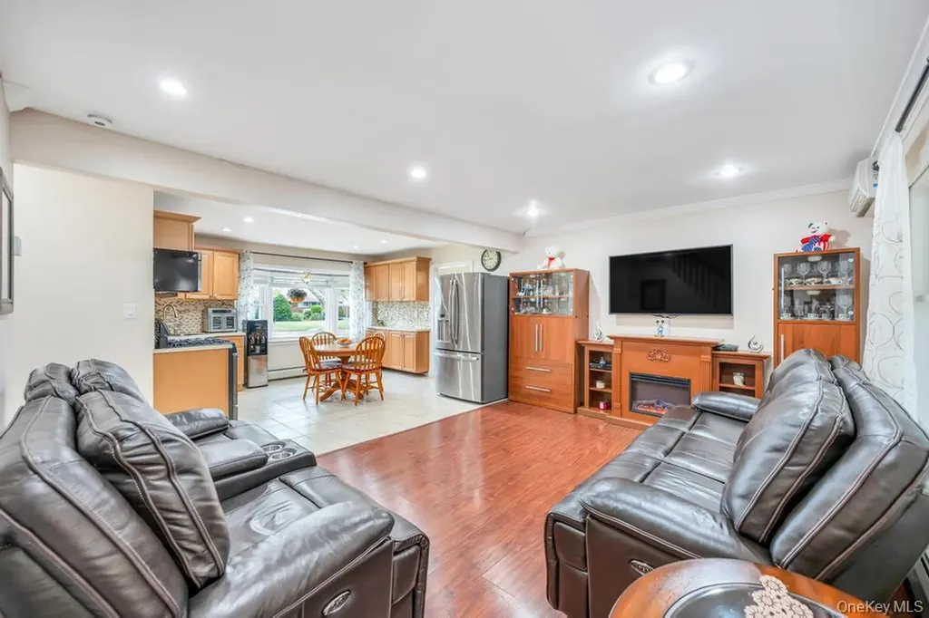 46 Hardy Lane Westbury NY 11590