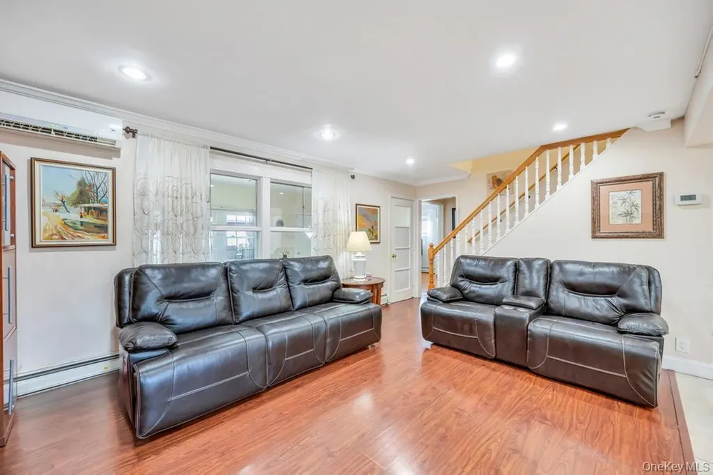 46 Hardy Lane Westbury NY 11590