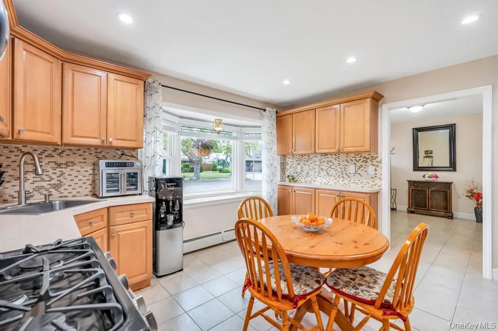 46 Hardy Lane Westbury NY 11590