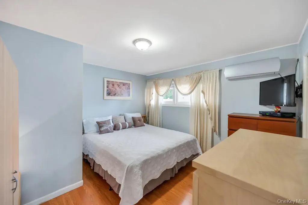 46 Hardy Lane Westbury NY 11590