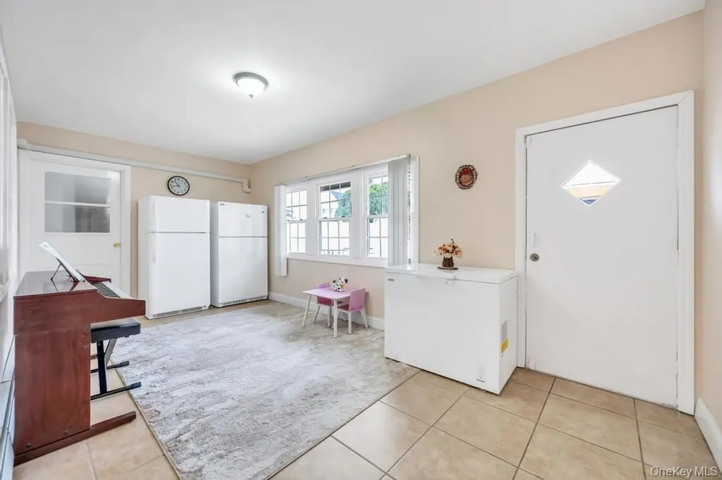 46 Hardy Lane Westbury NY 11590