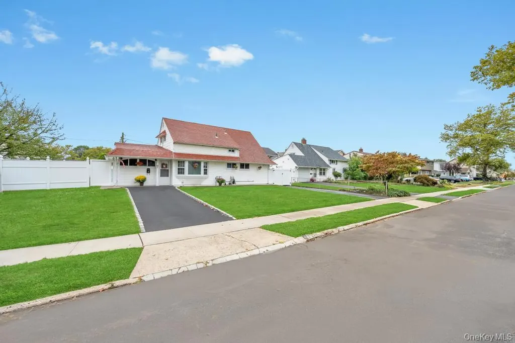 46 Hardy Lane Westbury NY 11590