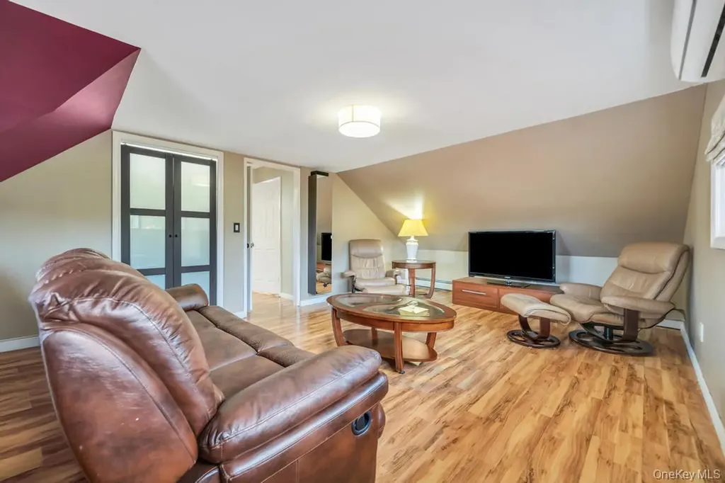 46 Hardy Lane Westbury NY 11590