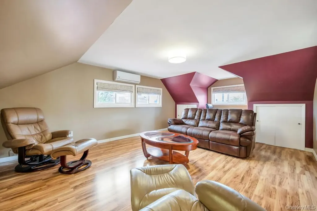 46 Hardy Lane Westbury NY 11590