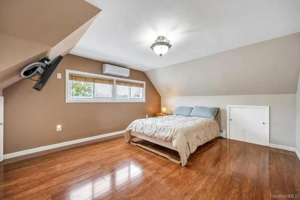 46 Hardy Lane Westbury NY 11590