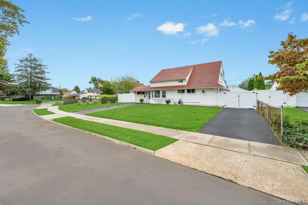46 Hardy Lane Westbury NY 11590