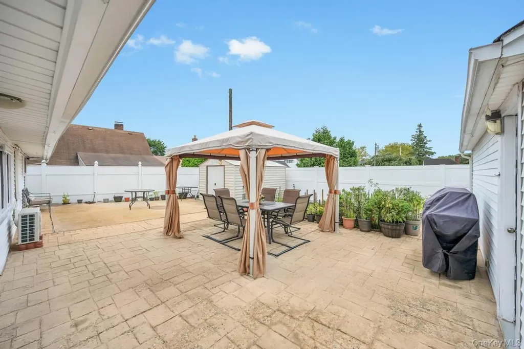 46 Hardy Lane Westbury NY 11590