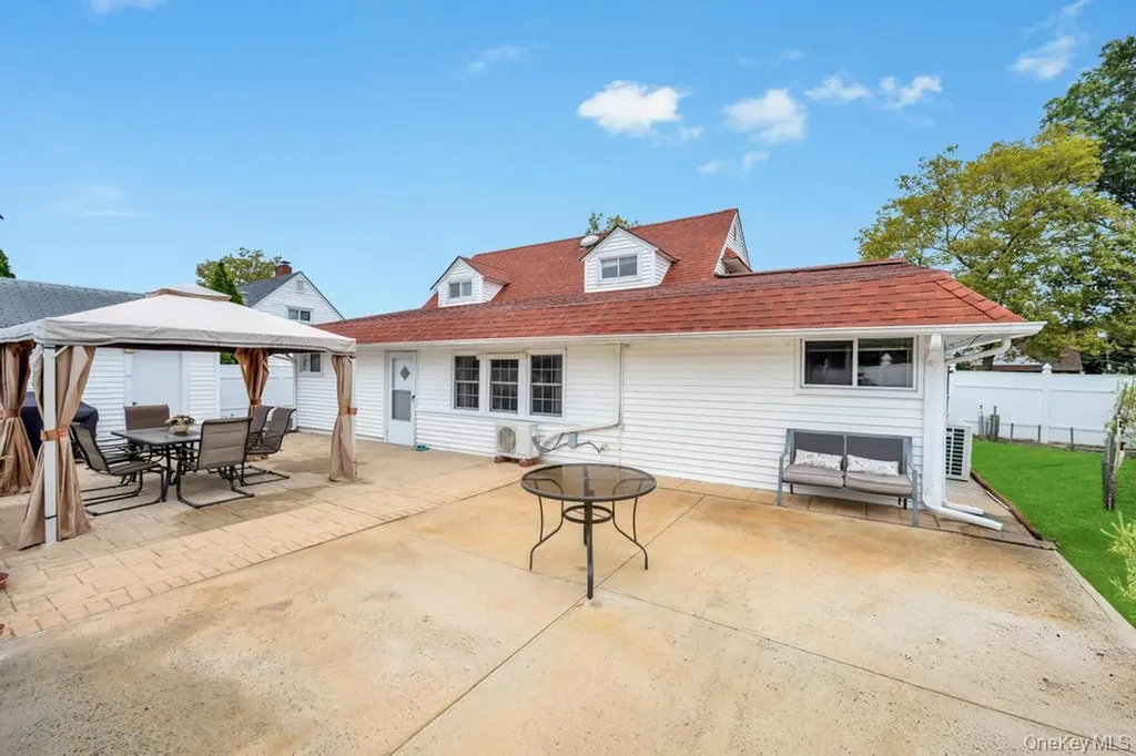 46 Hardy Lane Westbury NY 11590