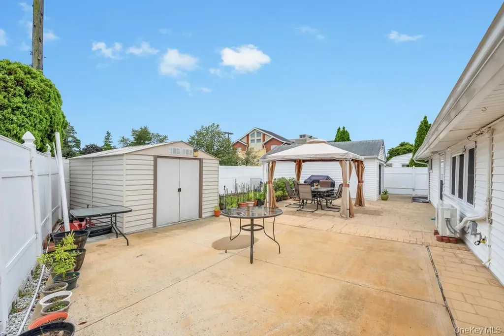46 Hardy Lane Westbury NY 11590