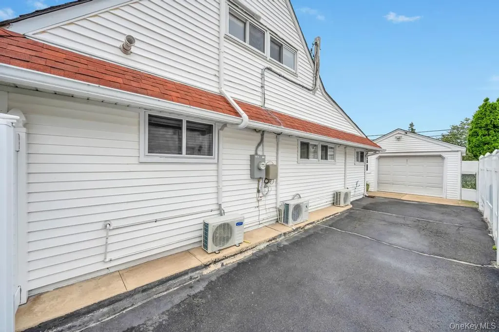 46 Hardy Lane Westbury NY 11590