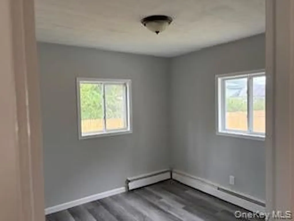 37 E Maple Street Central Islip NY 11722