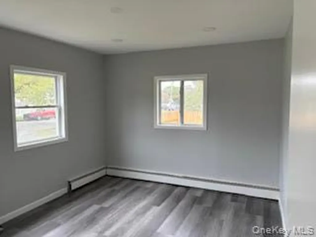 37 E Maple Street Central Islip NY 11722