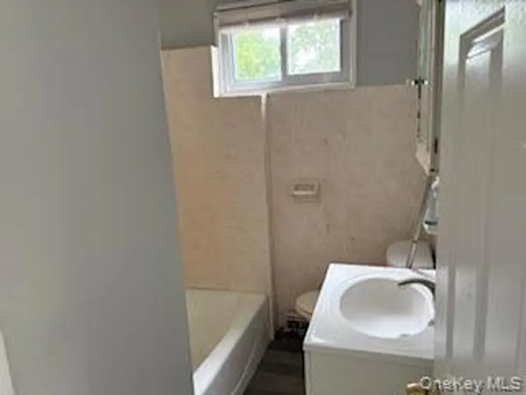 37 E Maple Street Central Islip NY 11722