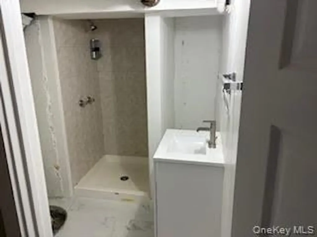 37 E Maple Street Central Islip NY 11722