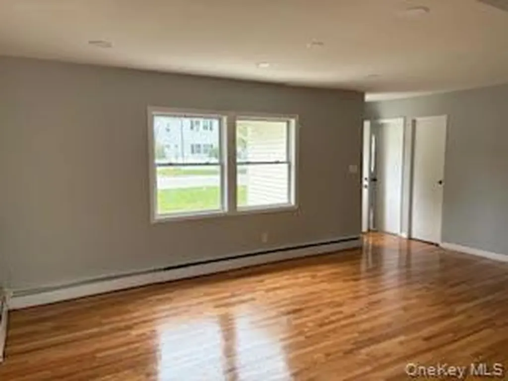 37 E Maple Street Central Islip NY 11722