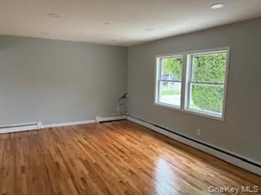 37 E Maple Street Central Islip NY 11722