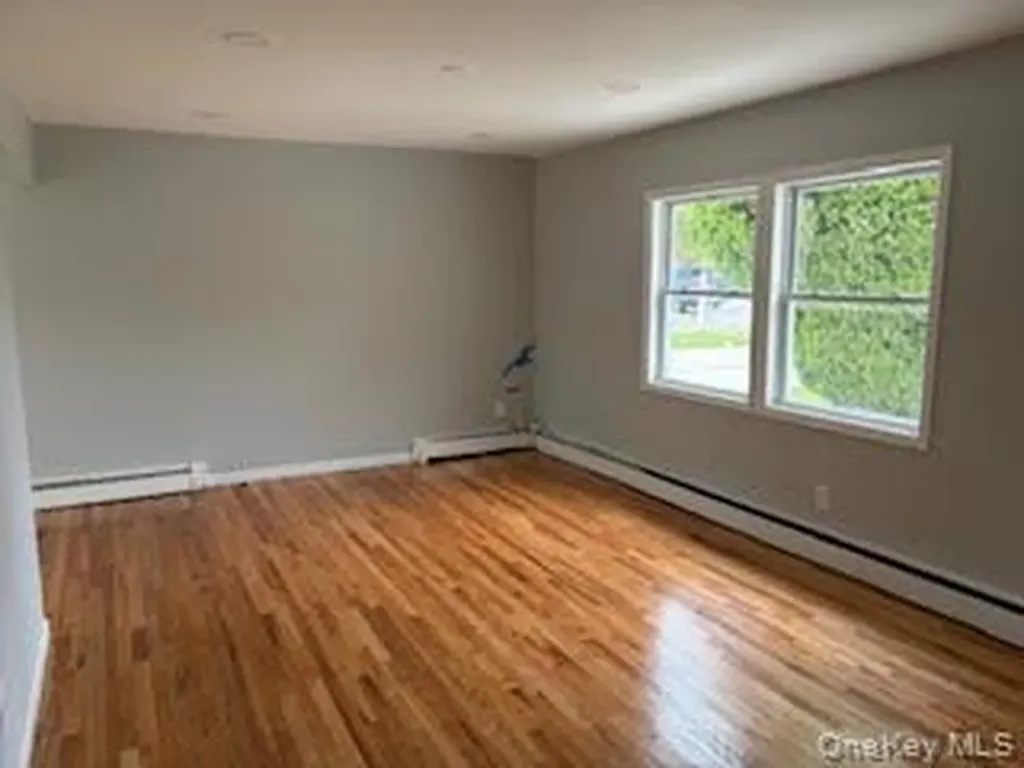 37 E Maple Street Central Islip NY 11722