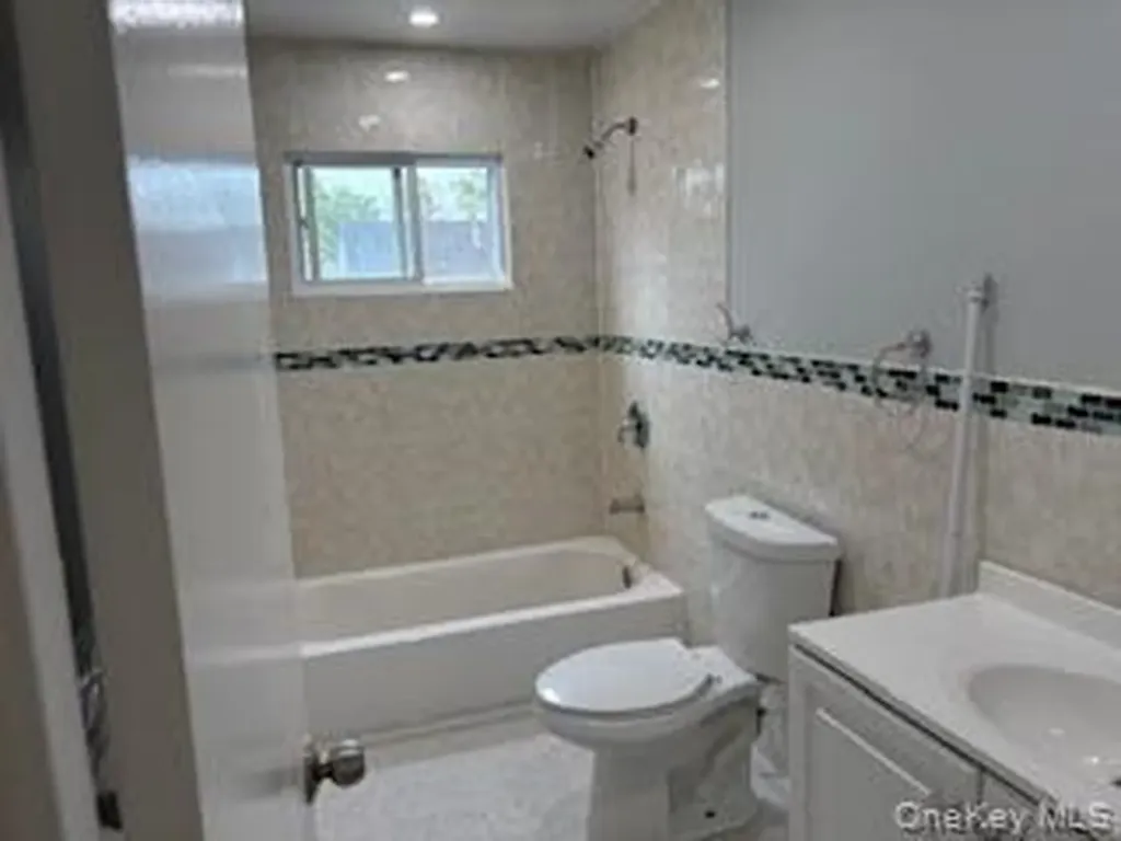 37 E Maple Street Central Islip NY 11722